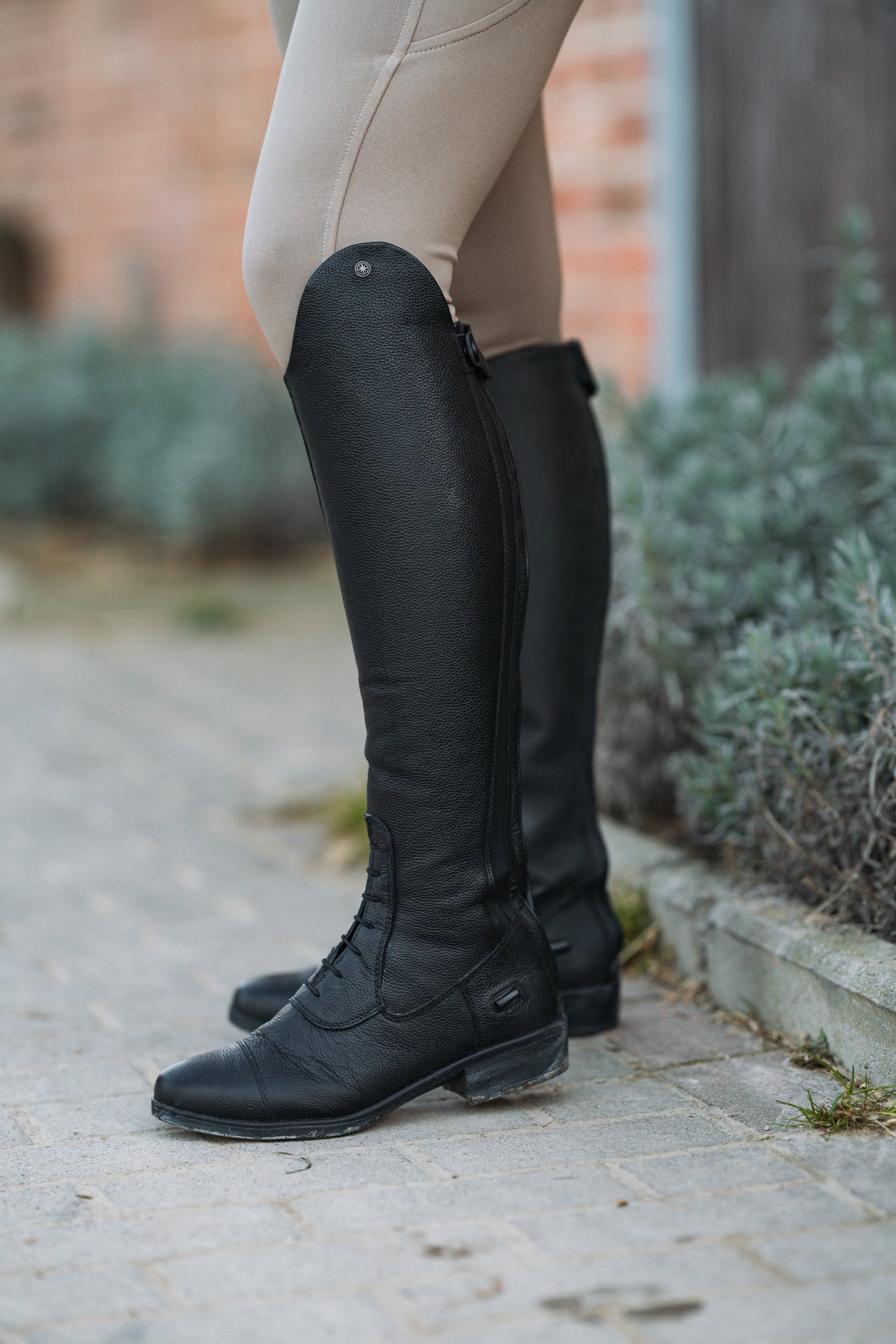 Reitstiefel und Reitschuhe