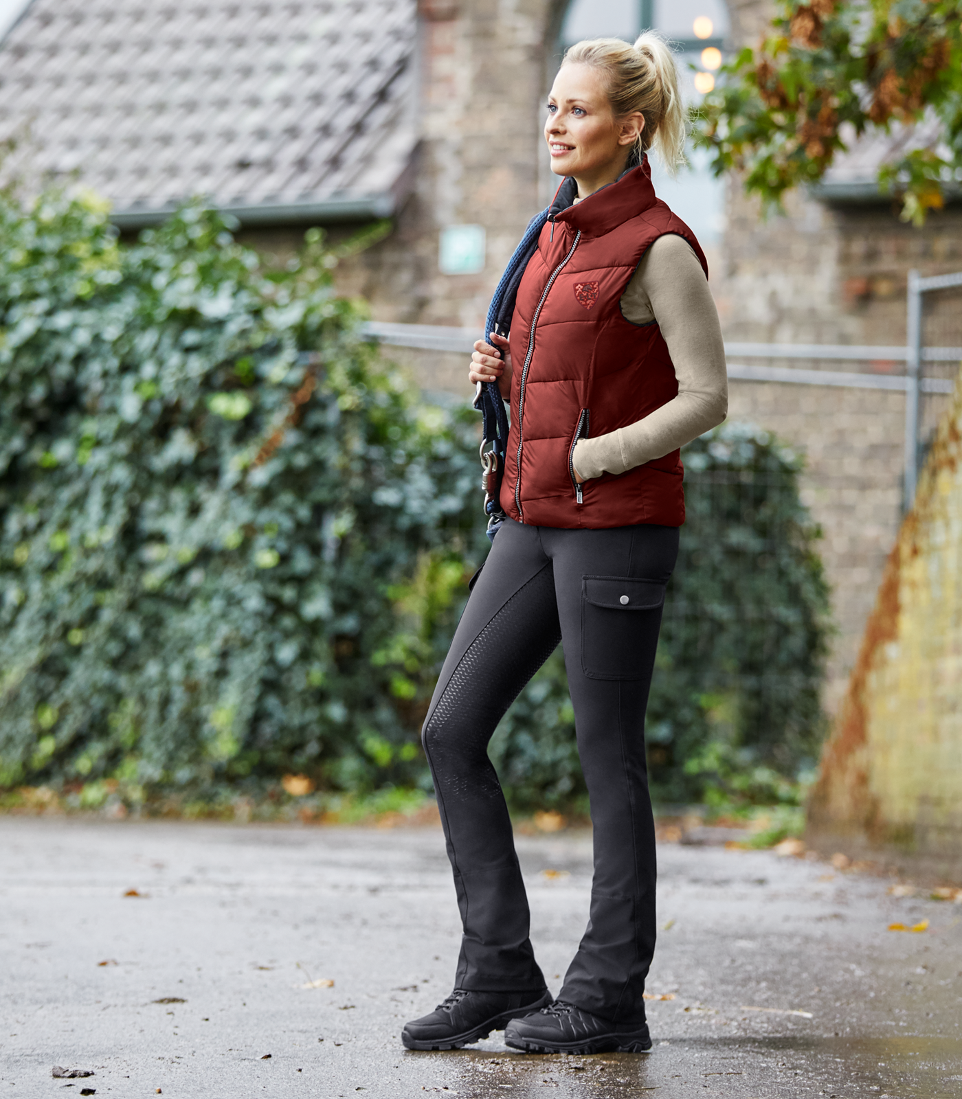 Reithose Micro Jodhpur Cargo Silikon schwarz und blau Damenreithose